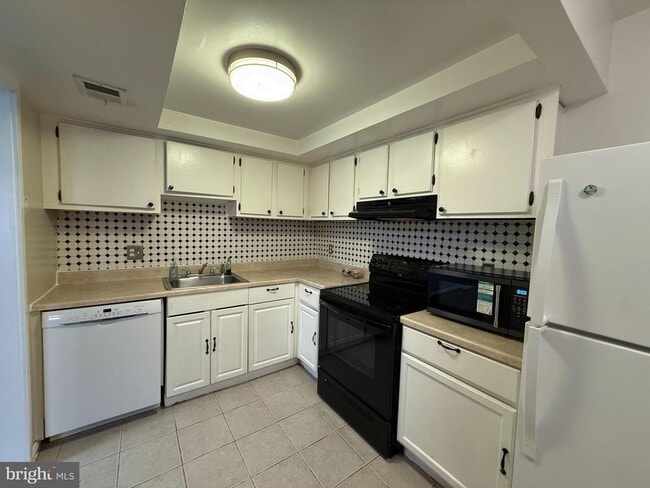 Building Photo - 8766 Walutes Cir Unit D
