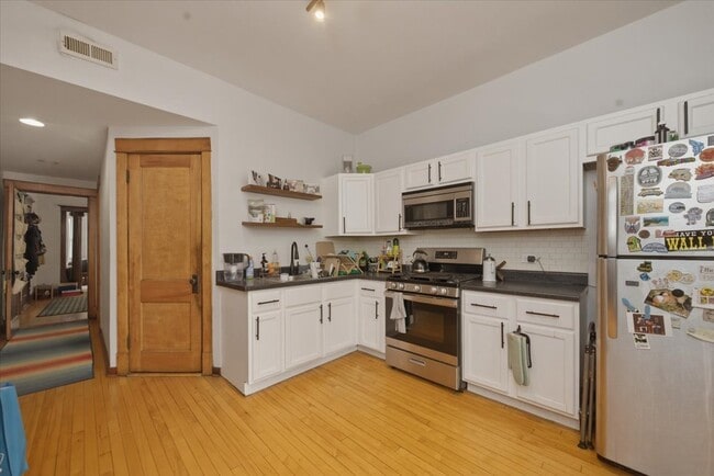 Photo - 2334 N Hamlin Ave Unit 2