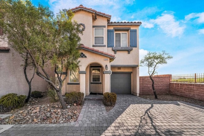 Building Photo - Mountains Edge Gem with Dual Masters! Rental