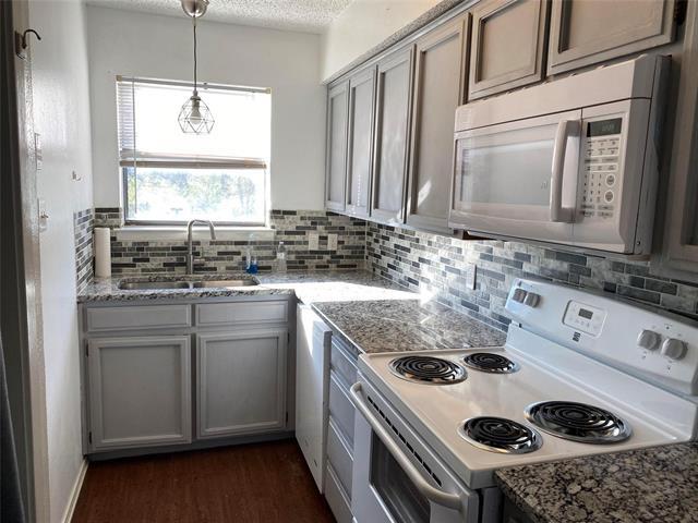 Photo - 422 W 4th St