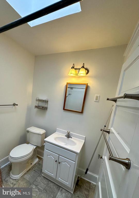 Photo - 228 N Orange St Unidad 2