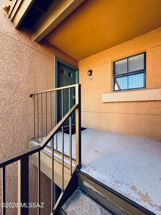 Building Photo - 6651 N Campbell Ave Unit 240