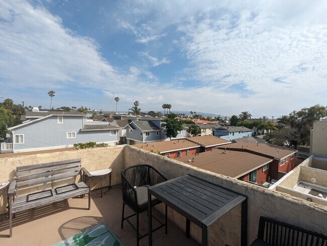 Roof top - 517 N Francisca Ave Unit 1