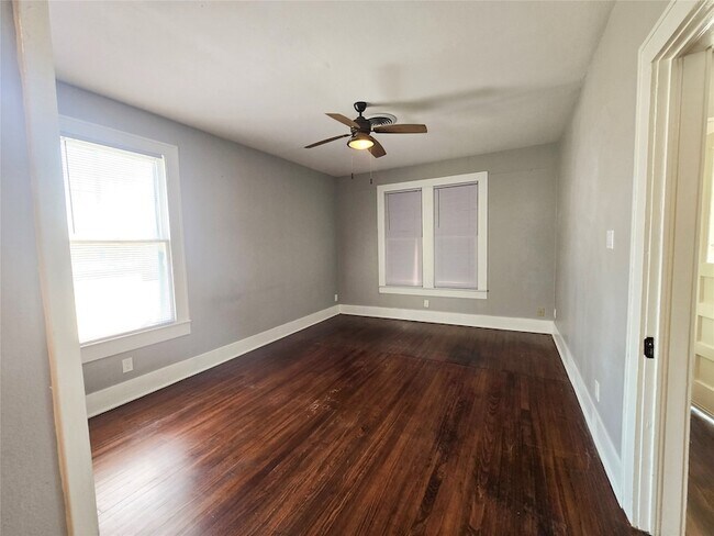 Photo - 4302 Avenue Q