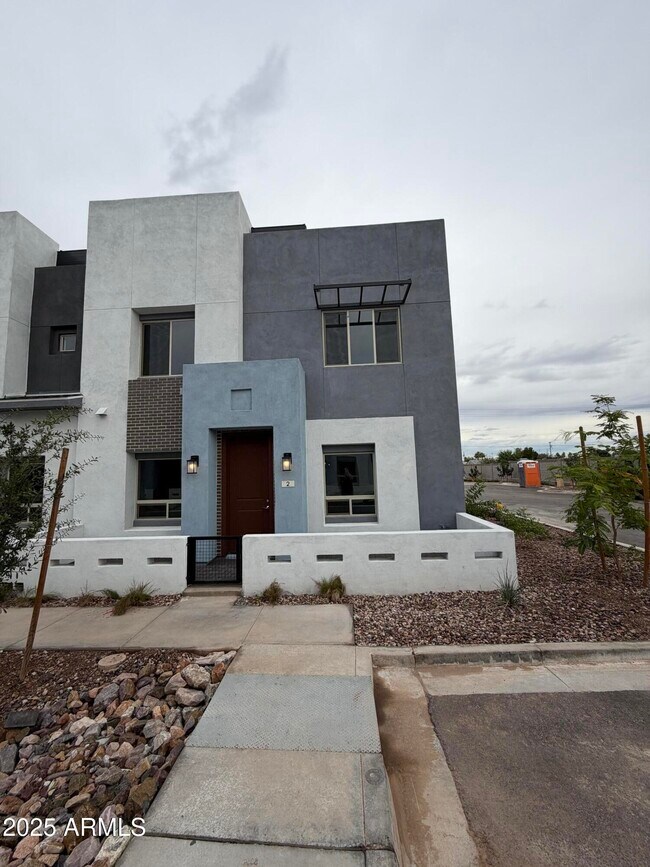 Photo - 733 E Commonwealth Ave