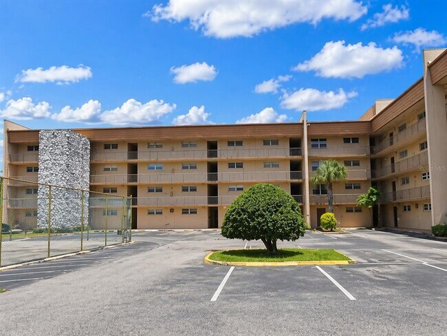 Building Photo - 5820 N Church Ave Unit 129