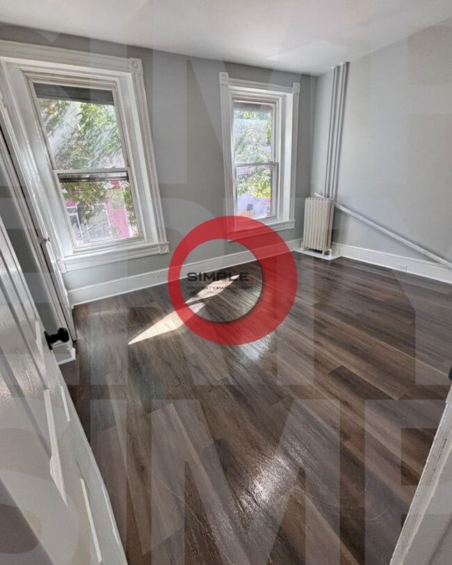 Photo - Huge 7-bedroom 2 baths with laundry on the...