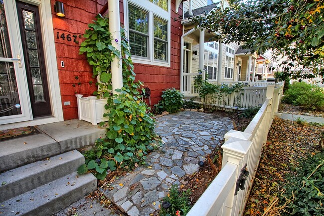 Photo - 1467 Bergen Rock St