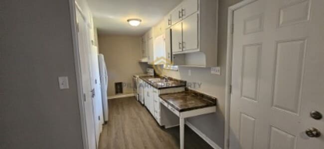 Building Photo - Renovated 1 Bedroom at Campbell Apartments Near Downtown Available Now! Unit 1434