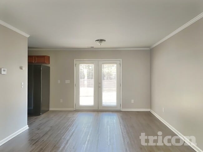 Photo - 153 Chesterbrook Ln