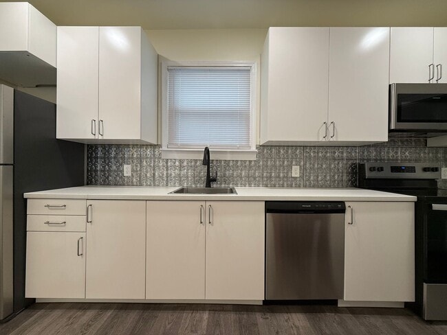 Building Photo - Now showing updated 4BR 1.5 bath house!