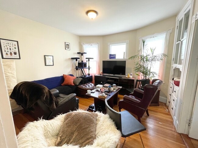 Building Photo - 26 Taft St Unit 3