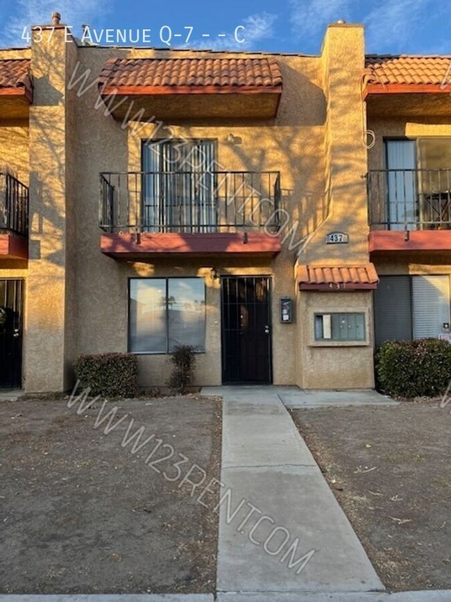 2 Bedroom / 1.5 Bath Townhouse East Palmdale - 2 Bedroom / 1.5 Bath Townhouse East Palmdale Unit C