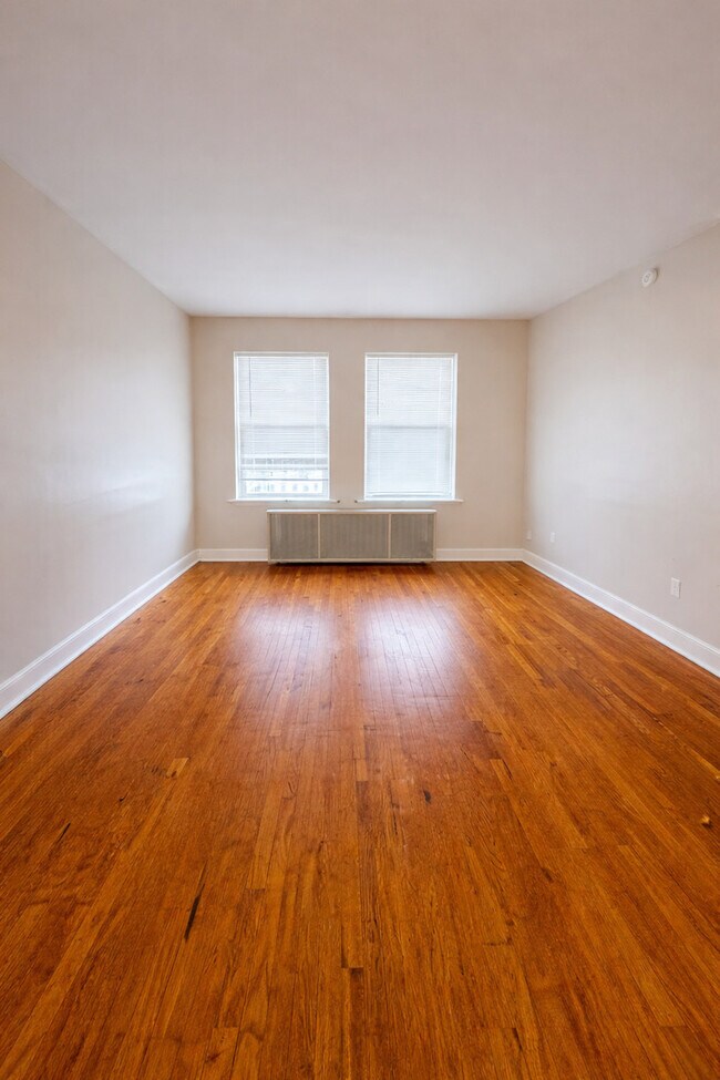 Photo - 4925 W Henderson St