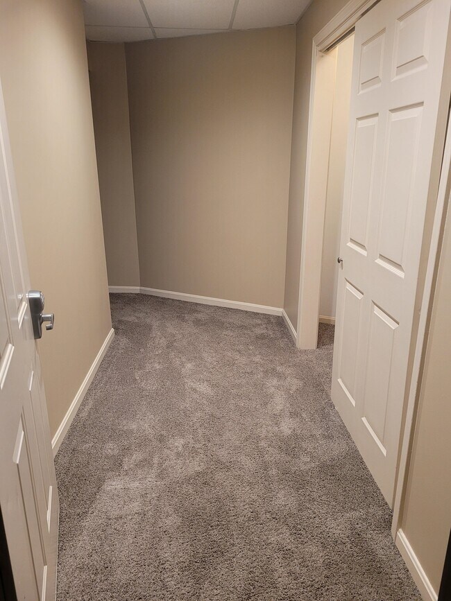 Apt B- Entrance - Shoreline Apartments