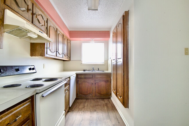 Photo - 806 N 62nd St