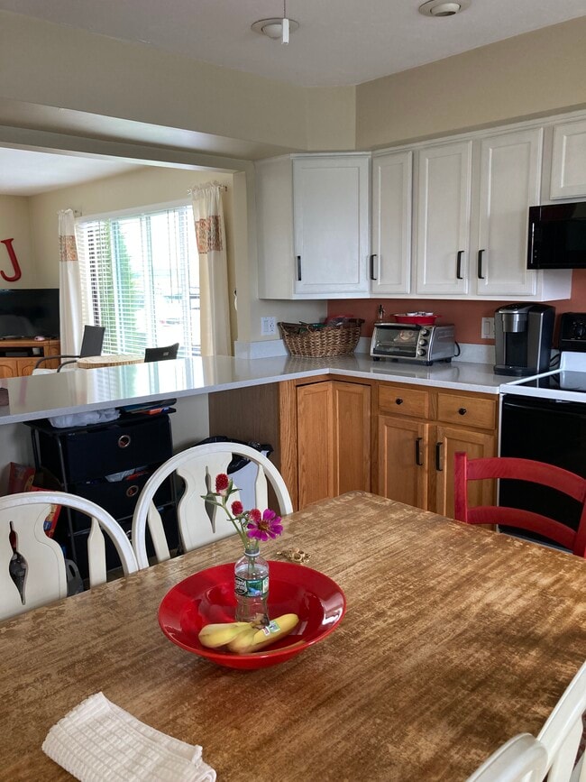 Kitchen - 275 North End Blvd Unit 275 N End Blvd  B12