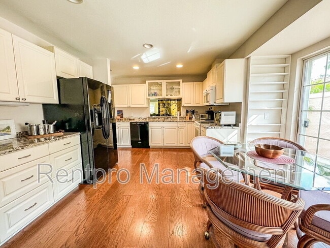 Photo - 5574 Chanteclaire Unidad #8