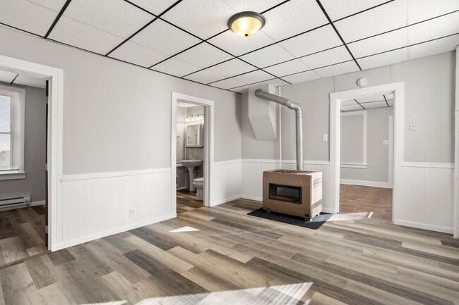 Building Photo - 1100 N Van Buren St Unit 2 - Lower Back