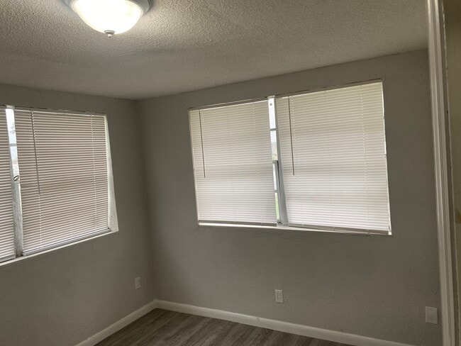 Besroom1 - 264 NW 10th St