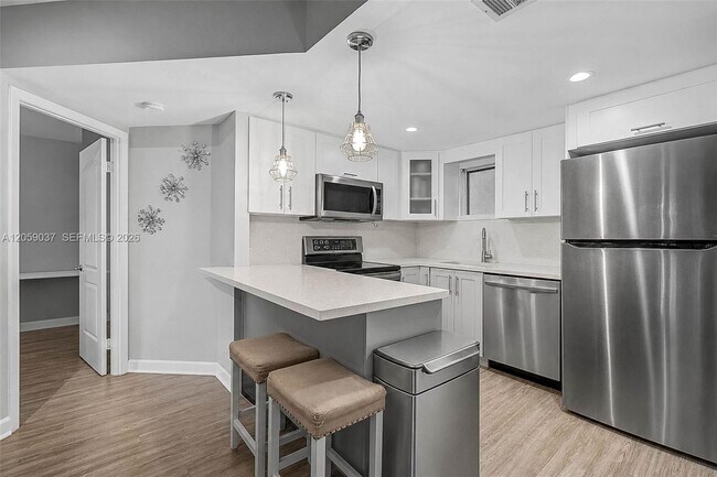 Building Photo - 8290 Lake Dr Unit 538