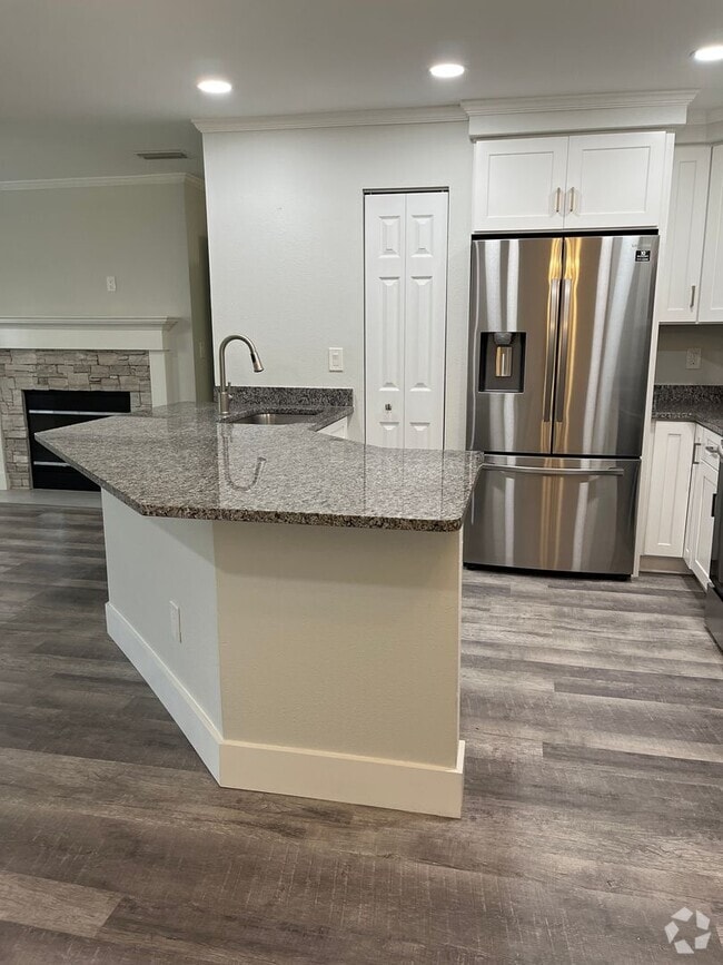 Building Photo - Location, Lifestyle, and Luxury Rental