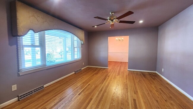 Photo - 305 Woodbridge Dr