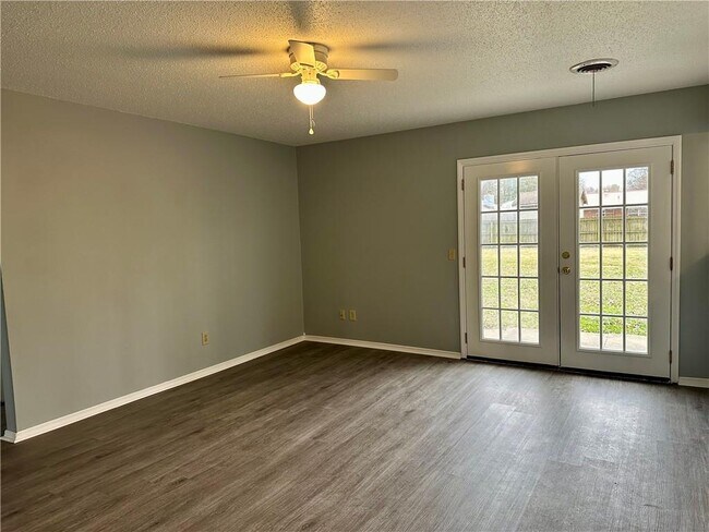 Photo - 2011 Ina Ave