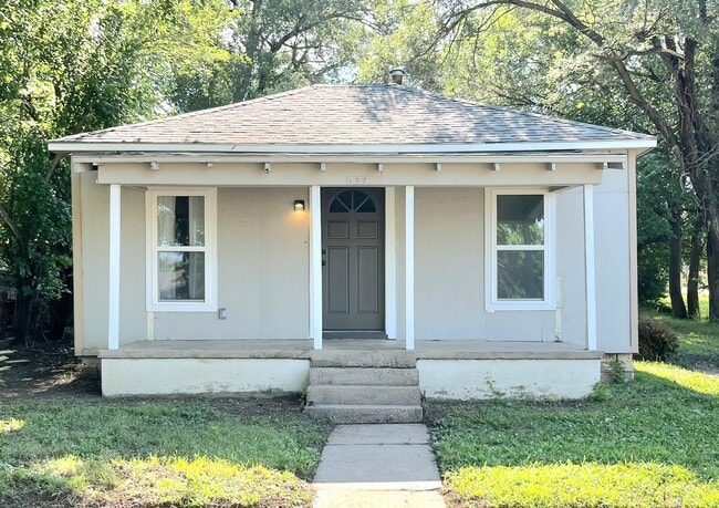 Building Photo - 627 N Atchison St Rental
