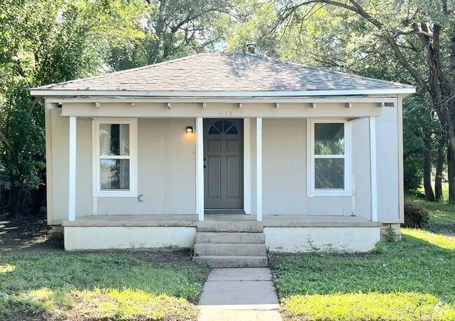 Building Photo - 627 N Atchison St Rental