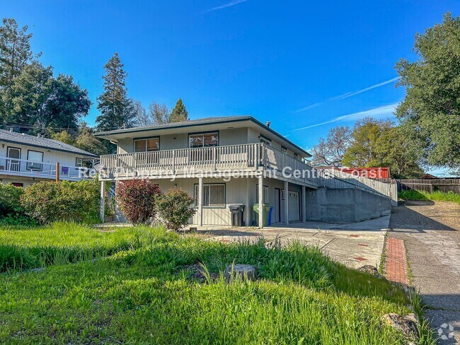 Building Photo - AVAILABLE AUGUST - Spacious Two Story Temp... Rental