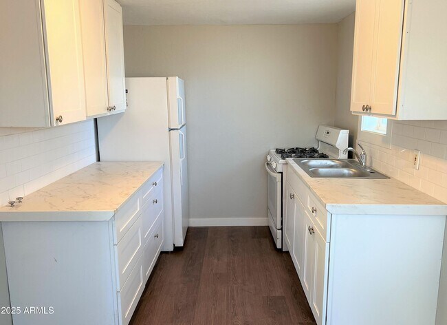 Photo - 1125 E Devonshire Ave Unidad 9