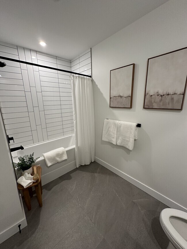 Photo - 20120-20186 86 Ave