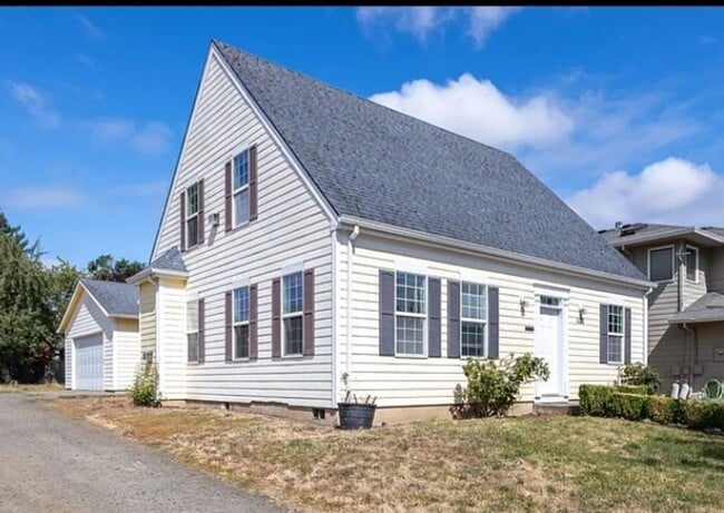 1120 Elm St