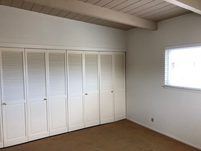 Large bedroom - 339 Monroe St Unit 339