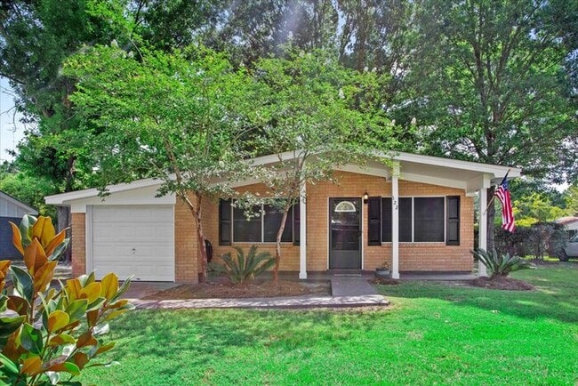 Photo - 122 Clarence Dr House