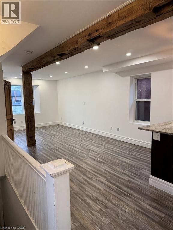 Photo - 1152 King St E