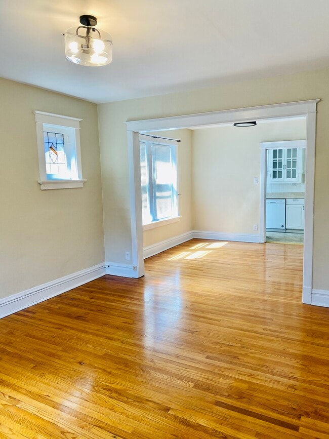 Building Photo - 2127 Alfred Ave Unit 2127 Alfred Ave Second Fl Rental