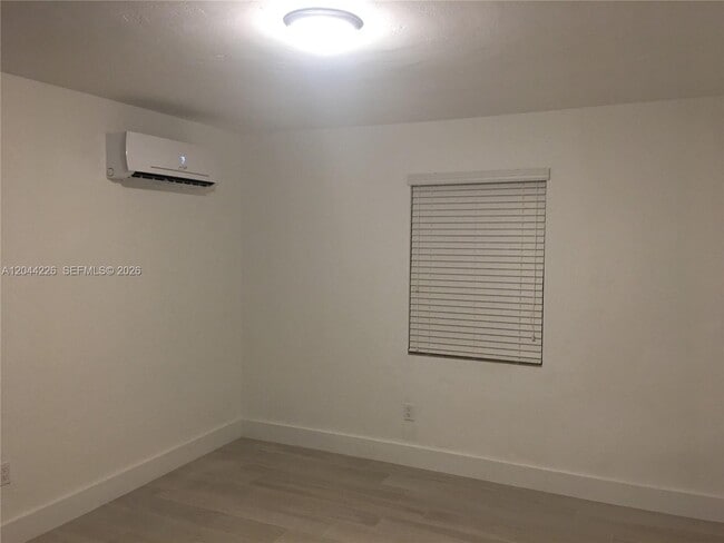 Photo - 19 Sidonia Ave Unit 7
