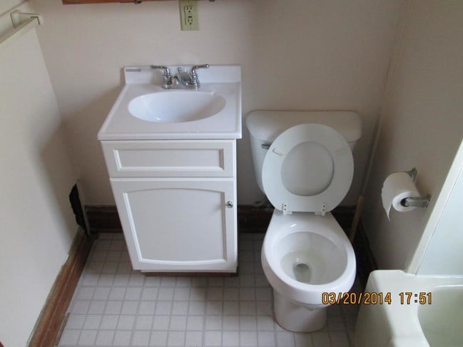 Bath - 1104 Elizabeth St Unit #1