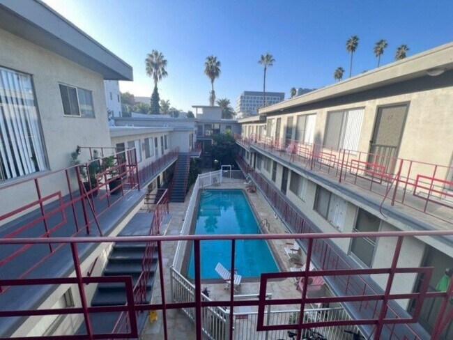 Photo - 5855 Carlton Way,