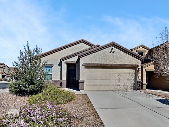 Building Photo - 2549 Calle Palta