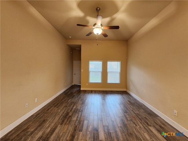 Photo - 1241 FM-306 E