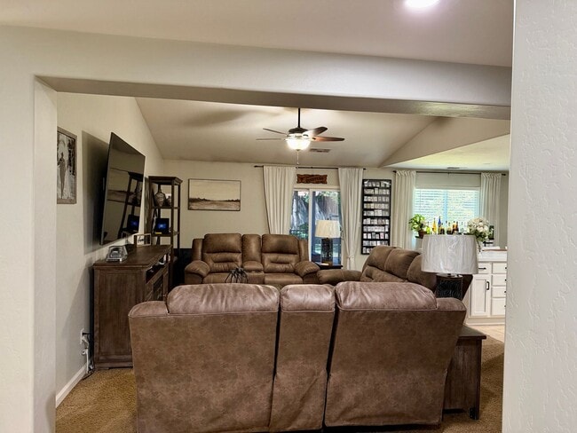 Photo - Wonderful 3 bed , 2 bath in Sunnyside Area
