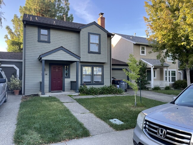 Building Photo - North Davis Living at its best!
