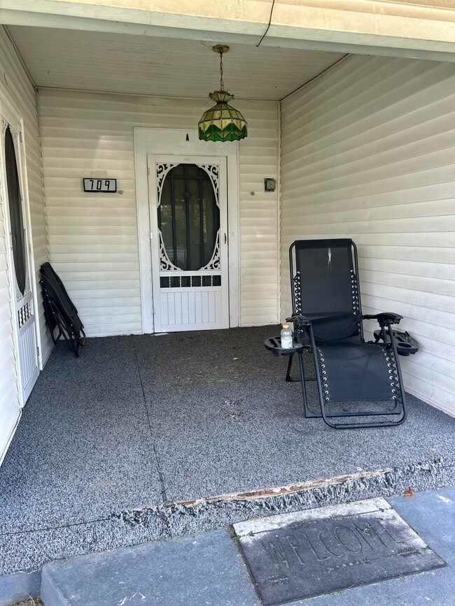Photo - 709 Main St