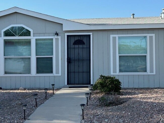 5 Bedroom, 3 Bath with fenced yard, Garage... - 5 Bedroom, 3 Bath with fenced yard, Garage... House