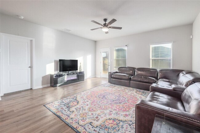 Photo - 2815 Haystack Ln