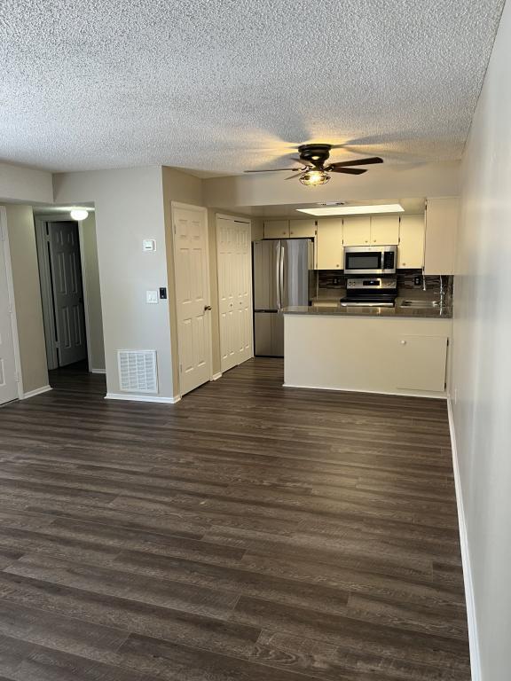 Photo - 143 Windtree Ln