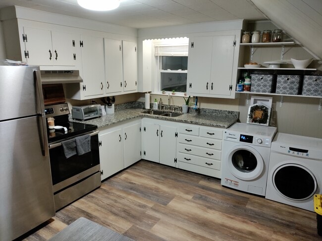 Photo - 338 Newport Ave